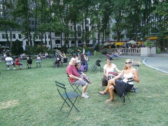 Encontro com a família do Scott no Bryant Park, em Nova Iorque, nos Estados Unidos